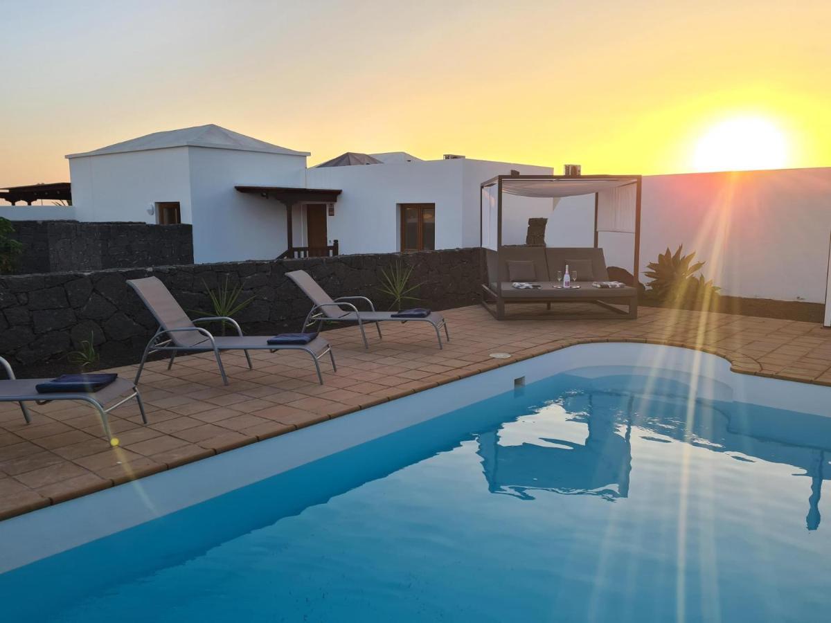 Luxury 4-Bedroom Villa With Heated Pool + Sea View Playa Blanca  Eksteriør billede